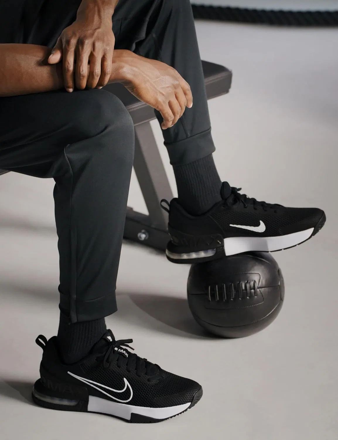 Кроссовки Nike Air Max Alpha Trainer 6 для тренировок, мужские, модель FQ1833, Black / White — фото 2