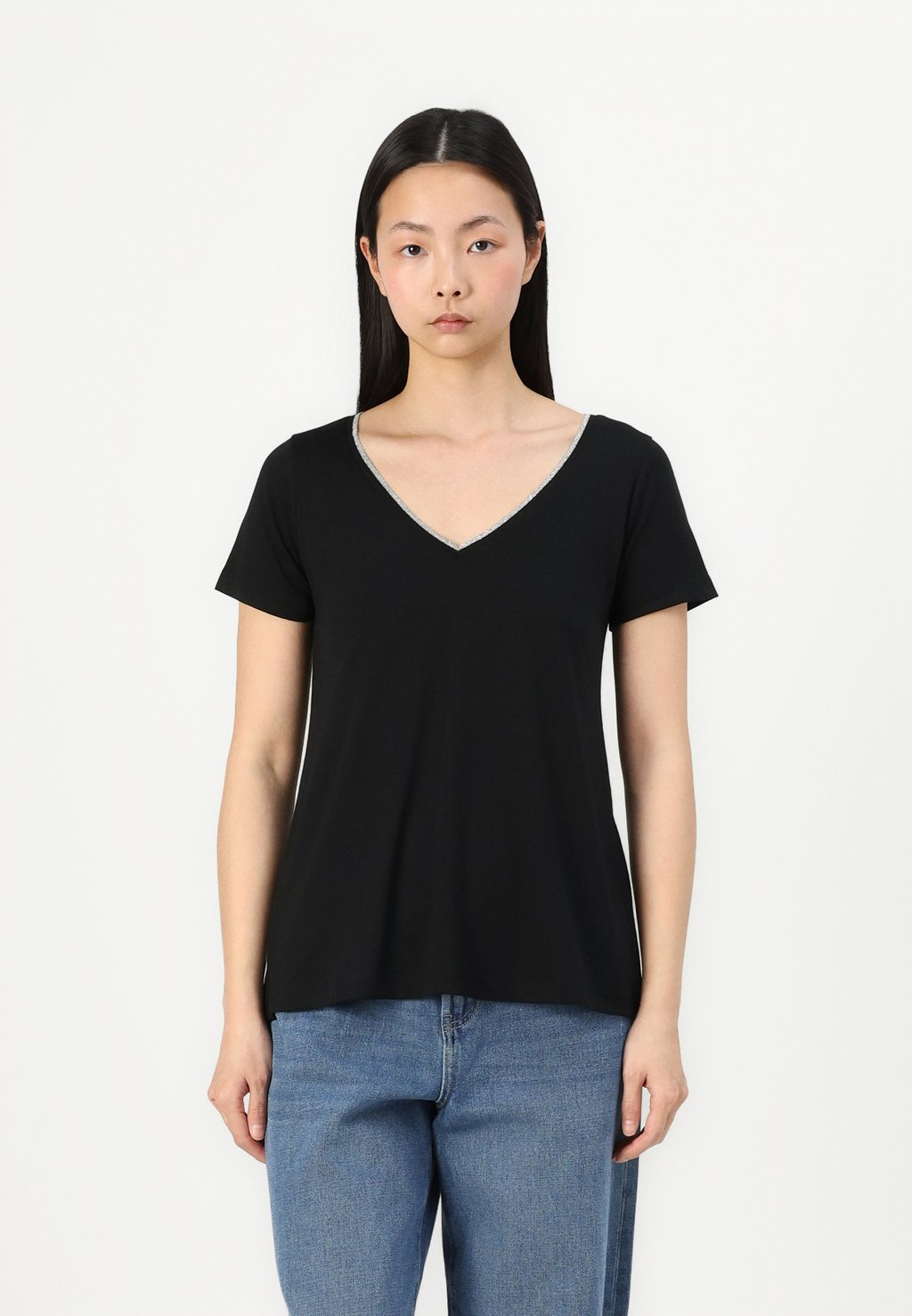 

Базовая футболка DALILA V NECK JDY, черный