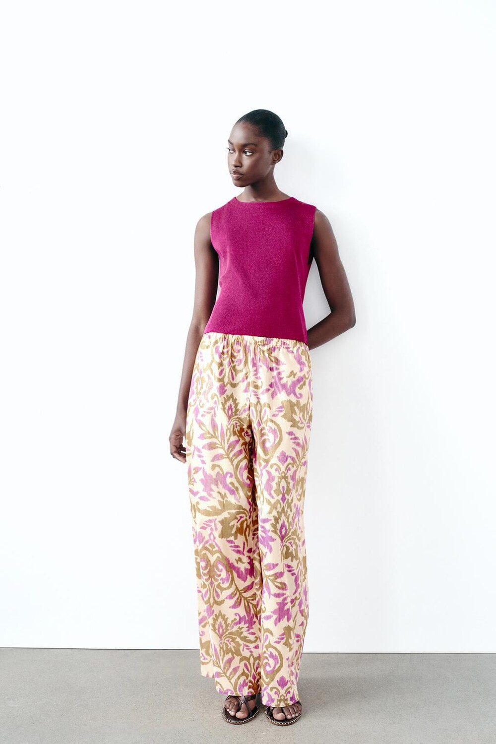

Однотонный трикотажный топ с металлической нитью ZARA, цвет aubergine