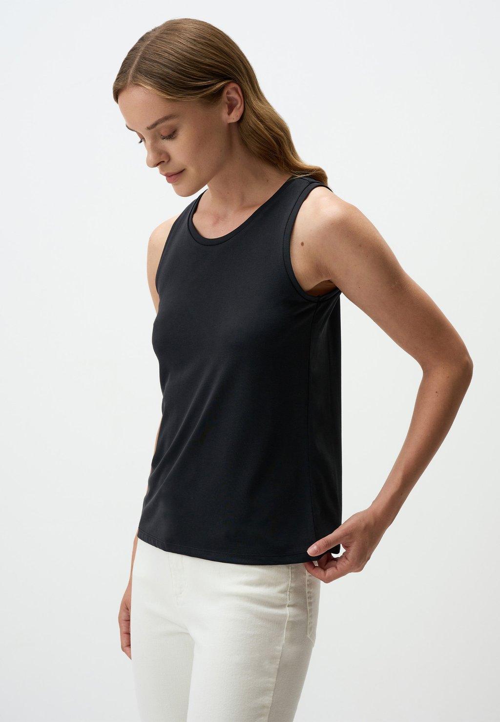 

Топ SLEEVELESS U-NECK Jimmy Key, черный