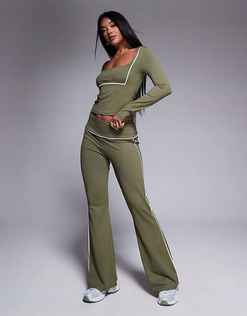 

Леггинсы-клеш с контрастной окантовкой цвета оливы ASOS DESIGN