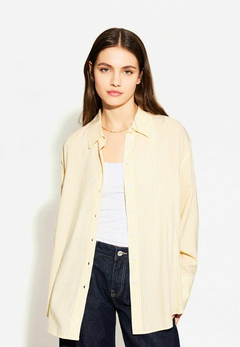 

Блузка на пуговицах OVERSIZE Bershka, желтый