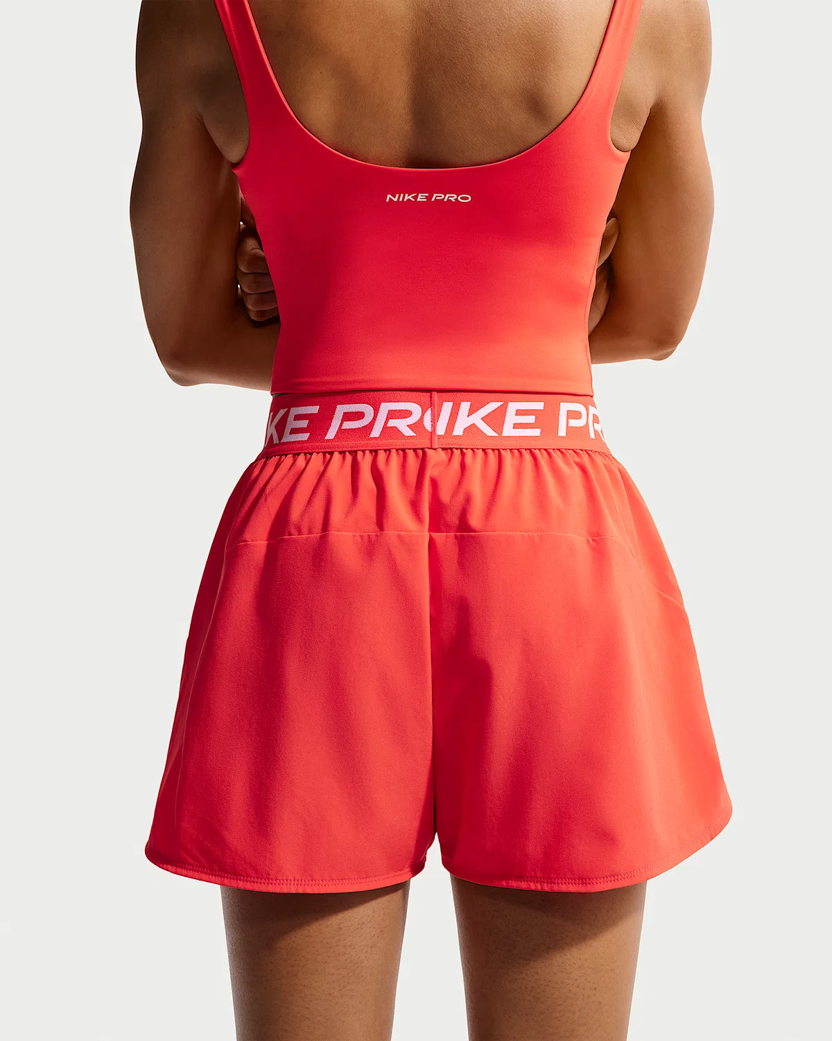 Женские шорты Nike Pro Dri-FIT из ткани с подкладкой-трусиками, средняя посадка, 3", Light Crimson/White — фото 3