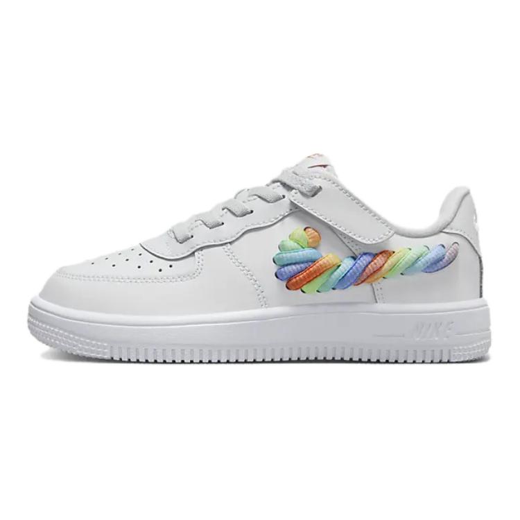 

Force 1 Low LV8 EasyOn PS 'Rainbow Lace Swoosh' Nike, белый/earth красный/vapor зеленый/multicolor