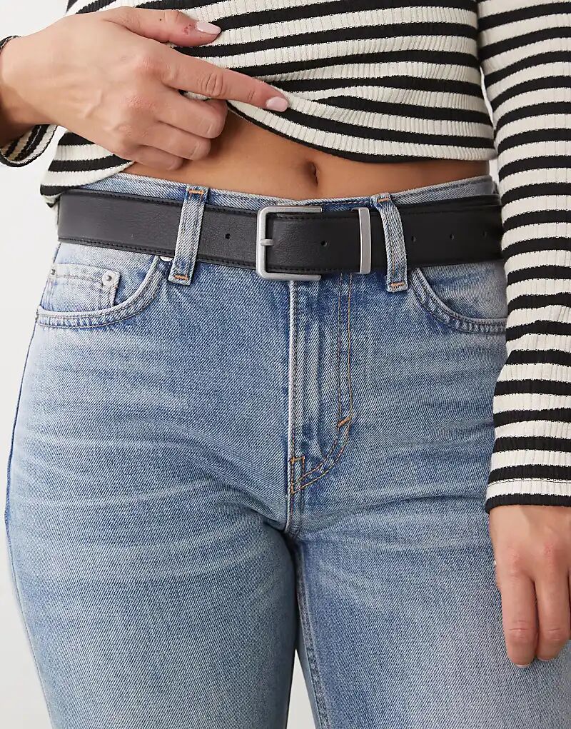 

Ремень будничного стиля с квадратной серебряной пряжкой Weekday черного цвета