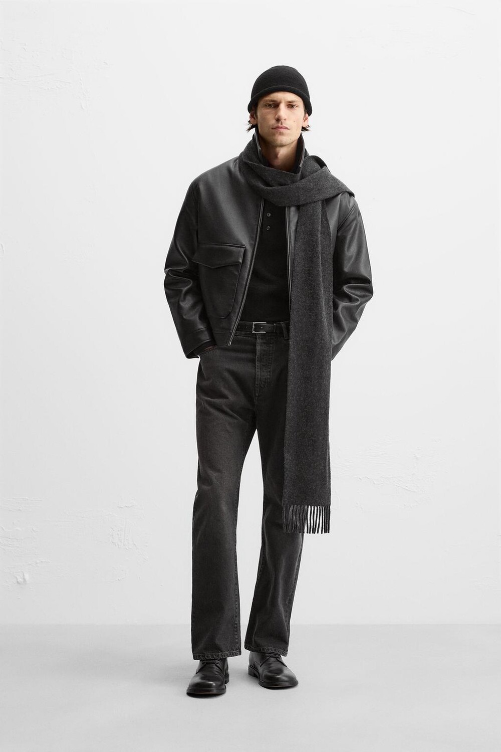 

Куртка из искусственной кожи с карманами ZARA, черный