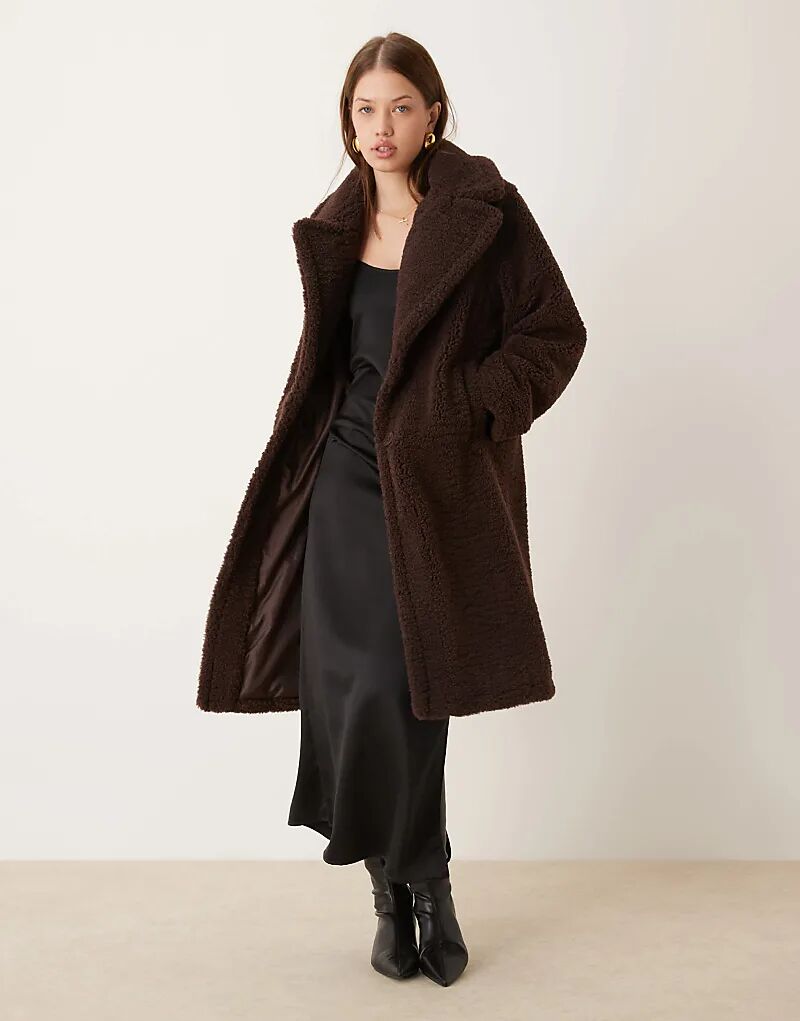 

Длинное пальто борг в шоколаде New Look