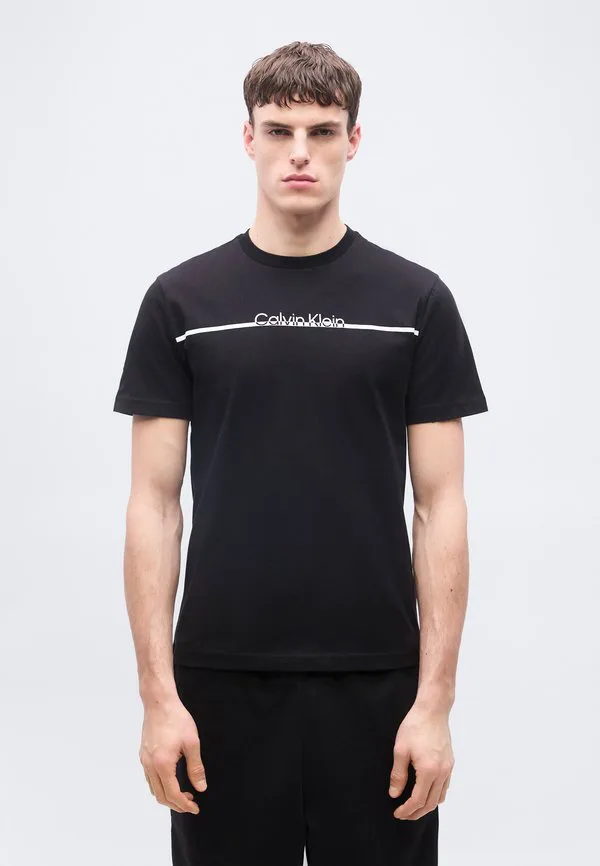 Футболка с принтом в виде логотипа в виде разделенной линии Calvin Klein, Black — фото 3