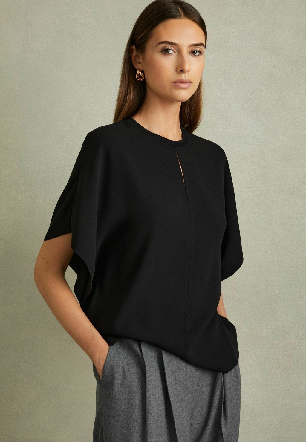 

Блуза TANIA DRAPED SLEEVE Reiss, черный
