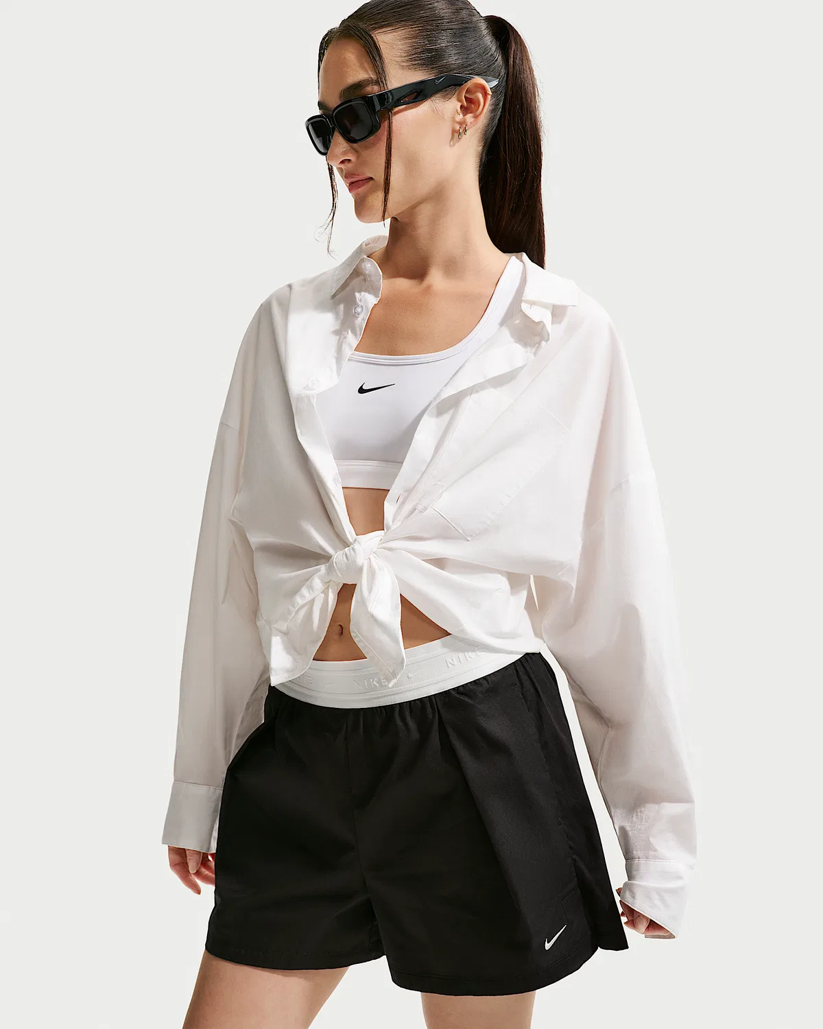 Женские свободные шорты со средней посадкой Nike Sportswear Chill Poplin, Black/Summit White — фото 4