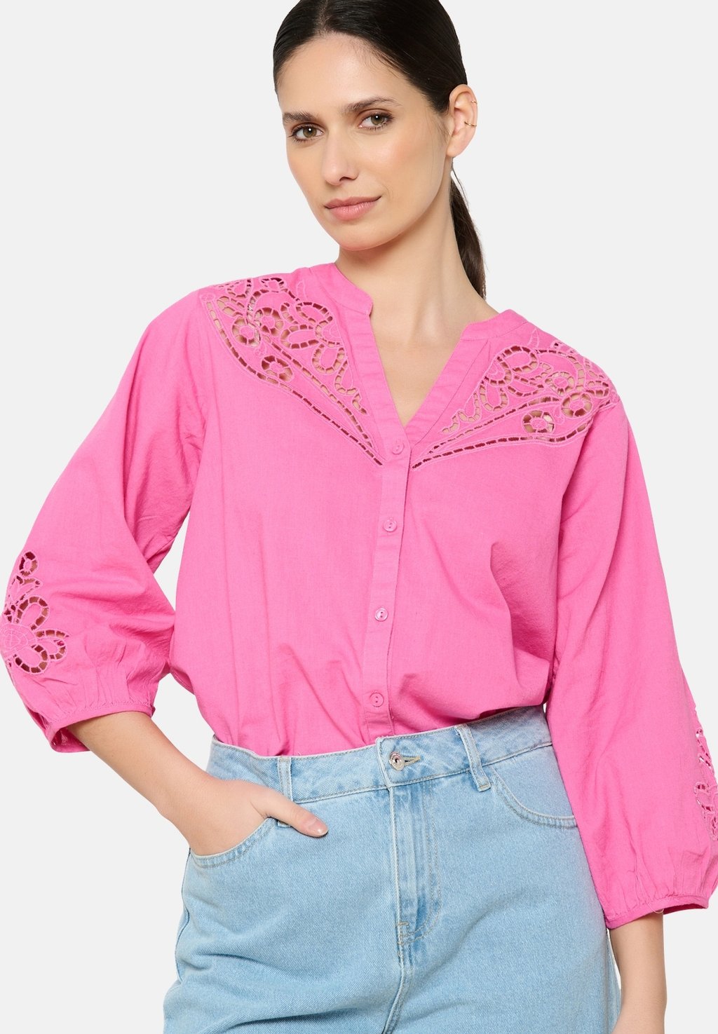 

Блуза WITH CUT-OUTS LolaLiza, неоново-розовый