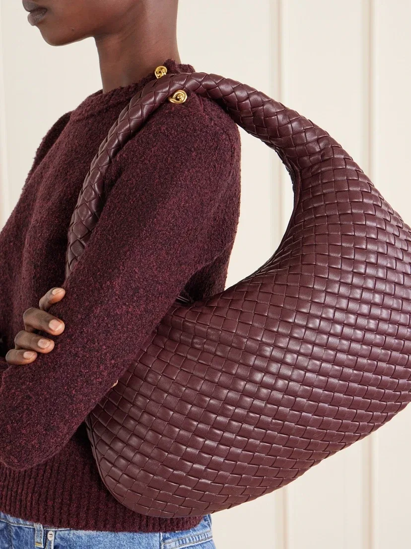Кожаная сумка через плечо Veneta medium Intrecciato BOTTEGA VENETA, красный — фото 2
