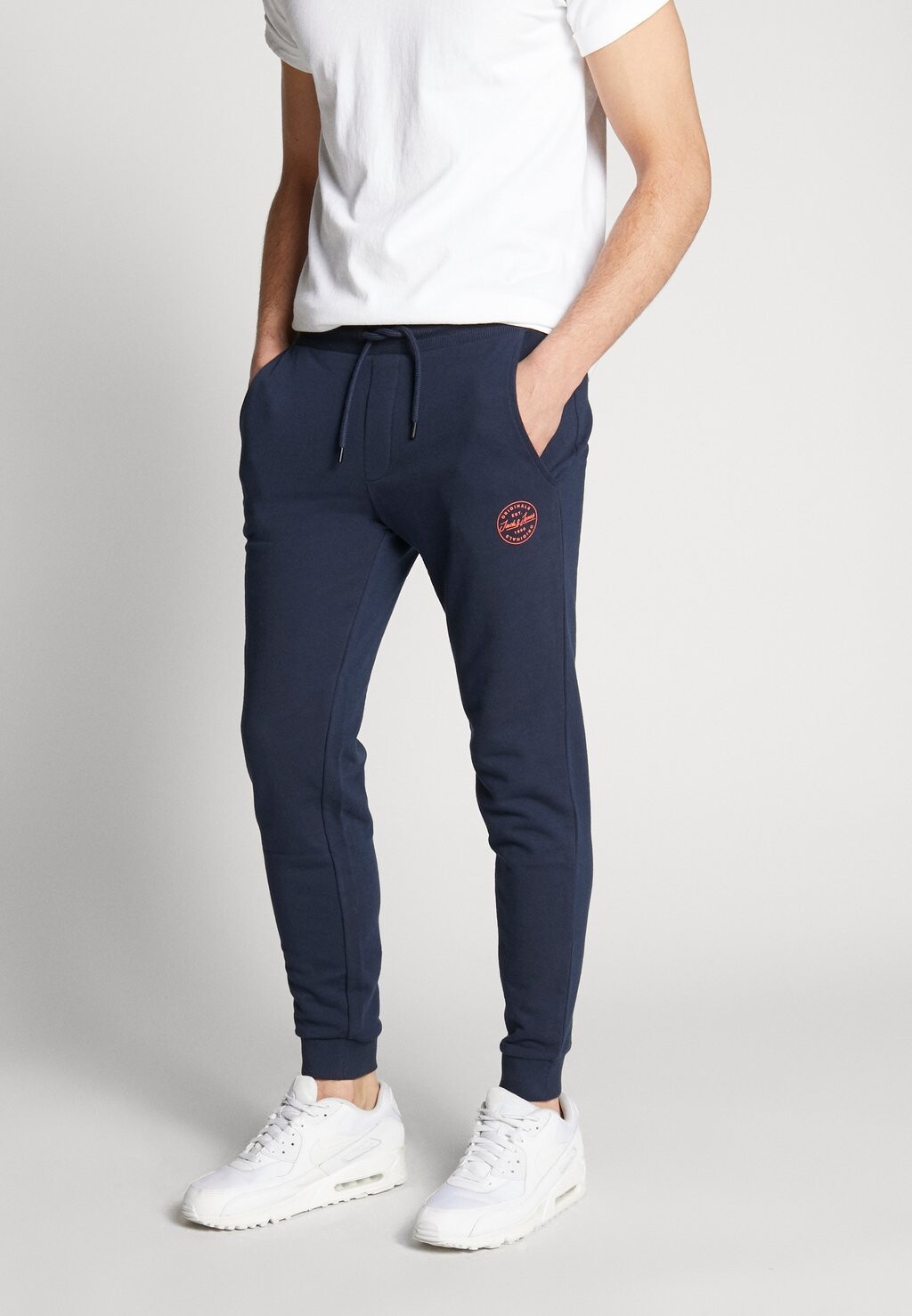 

Спортивные брюки JJIGORDON JJSHARK Jack & Jones, темно-синий пиджак