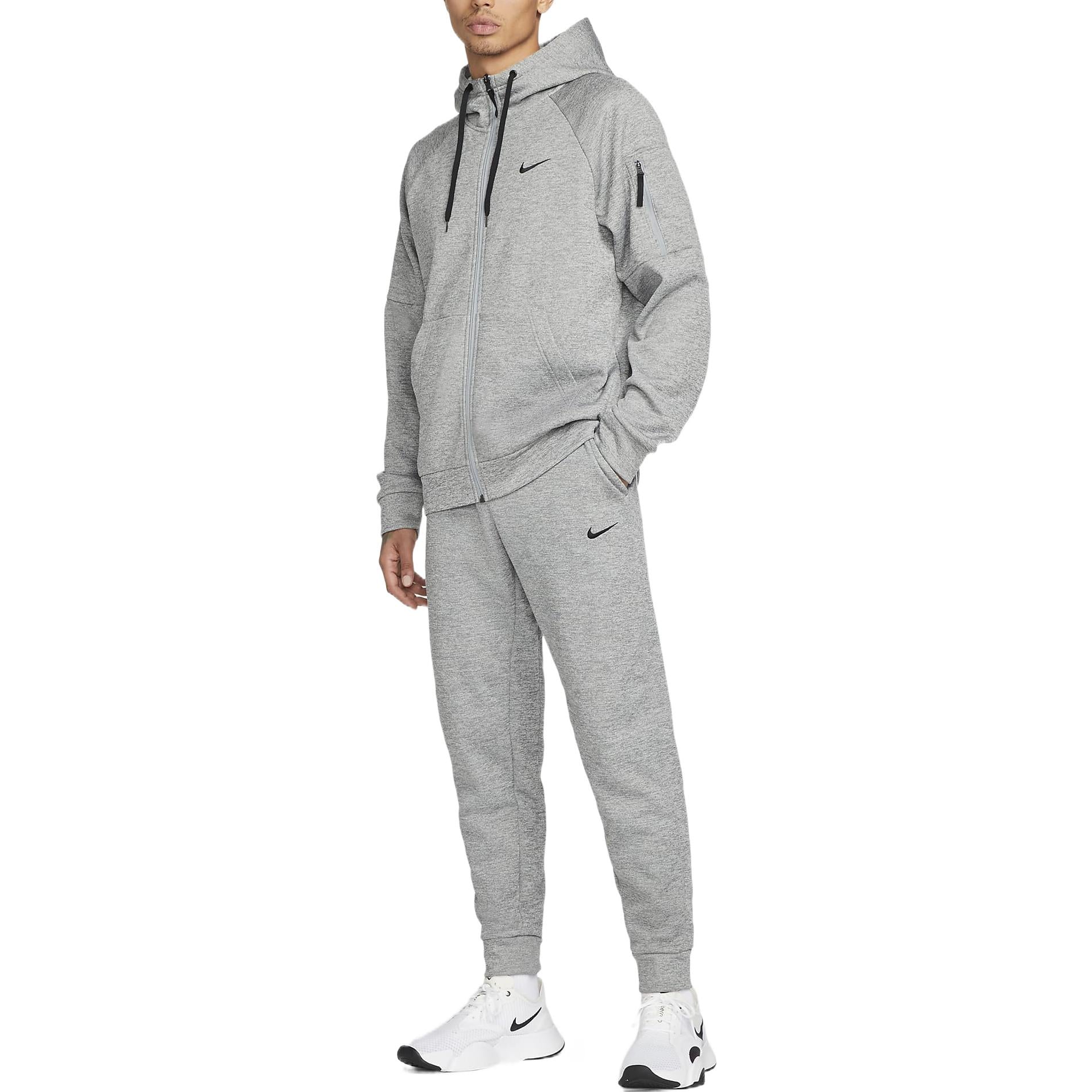 Спортивные брюки Nike solo swoosh joggers 'Grey' DQ5406-063, серый — фото 2