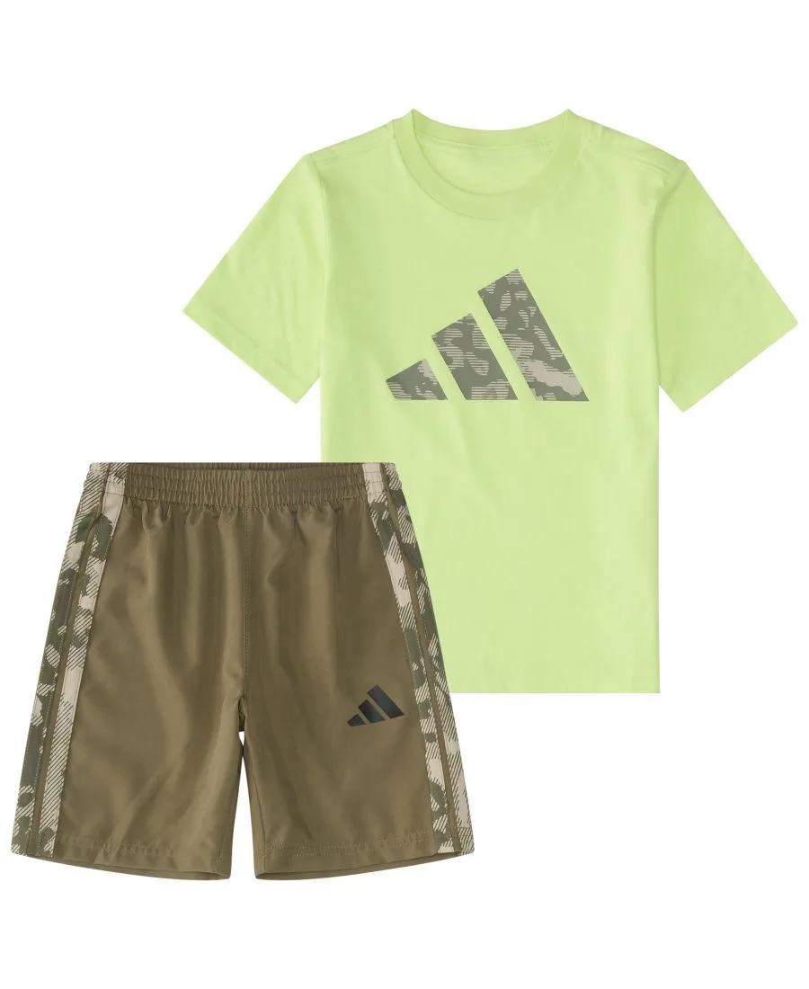 Adidas Детский комплект для мальчика: футболка с коротким рукавом в камуфляжную расцветку с тремя полосками и тканые шорты, 2 предмета