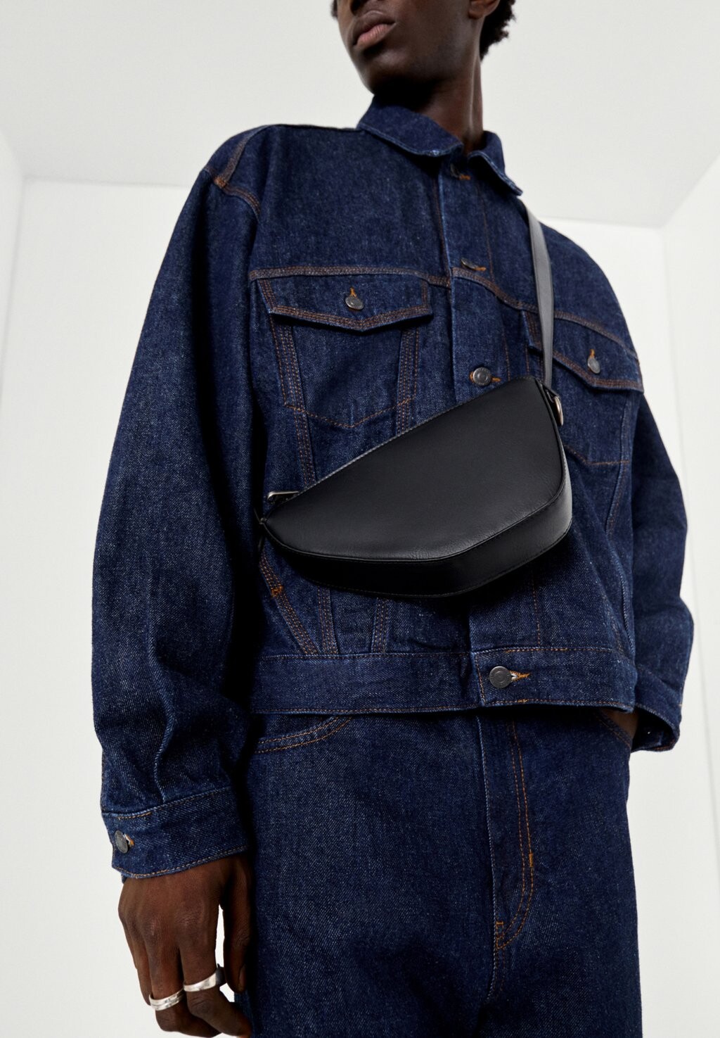 

Сумка через плечо PULL&BEAR, черный