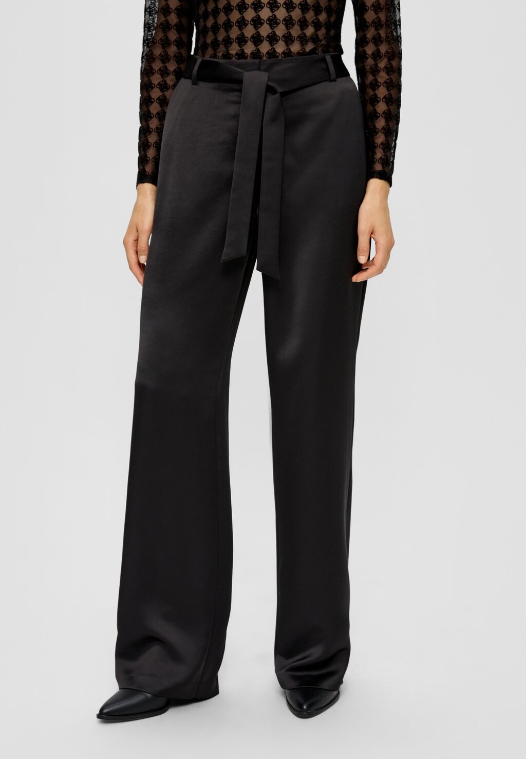

Брюки REGULAR FLIESSENDE AUS s.Oliver BLACK LABEL, цвет schwarz