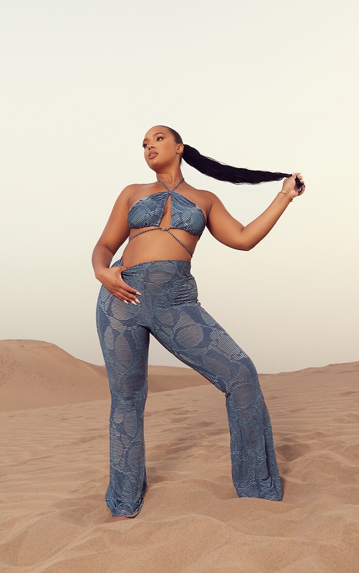 

PrettyLittleThing Плюс синие пляжные брюки с контрастной текстурой и расклешенными ребрами, Синий, PrettyLittleThing Плюс синие пляжные брюки с контрастной текстурой и расклешенными ребрами