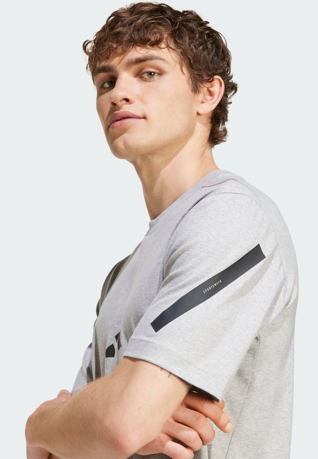 

Футболка с принтом Z.N.E. adidas Sportswear, серый