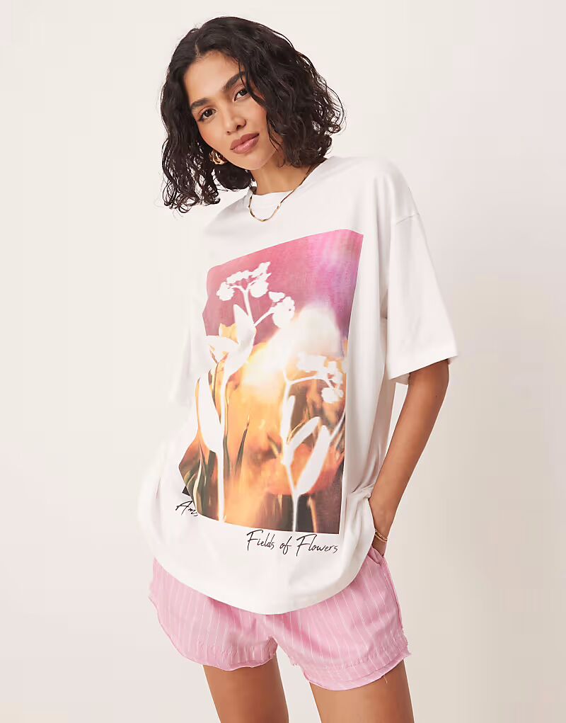 

Футболка свободного кроя ASOS DESIGN с цветочным фотографическим принтом белого цвета