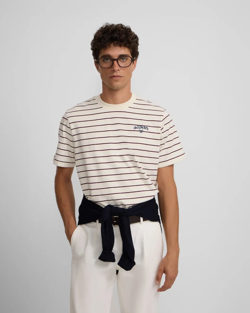 

Мужская футболка с тонкой бордово-кремовой полоской Silbon