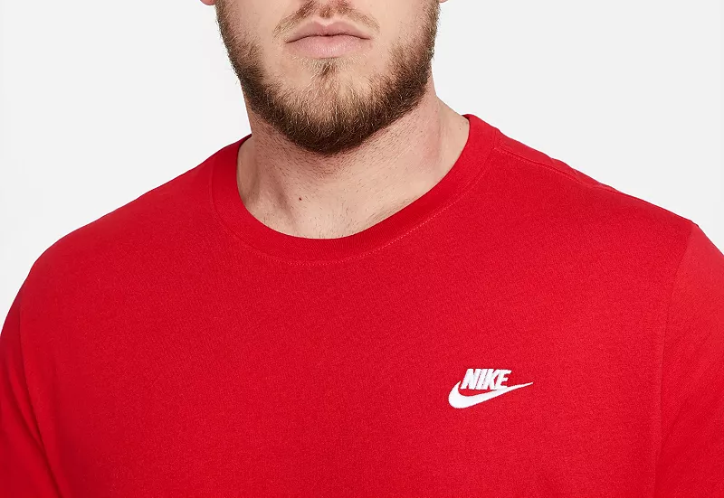 Мужская футболка Nike Sportswear Club, цвет University Red — фото 4