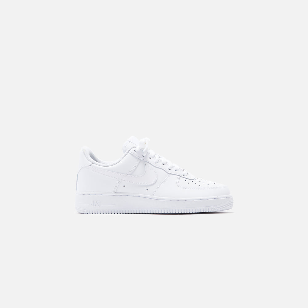 

Кроссовки Nike Air Force 1 `07, белый