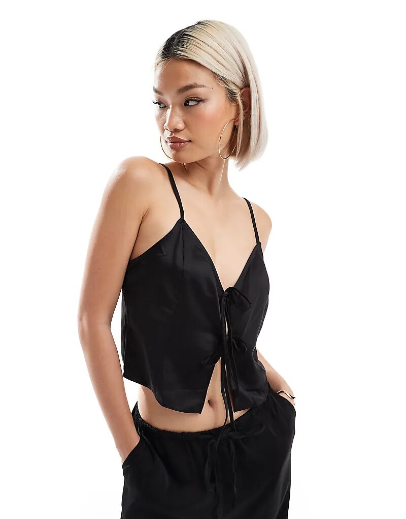 

Атласная майка ASOS DESIGN черного цвета с завязками спереди