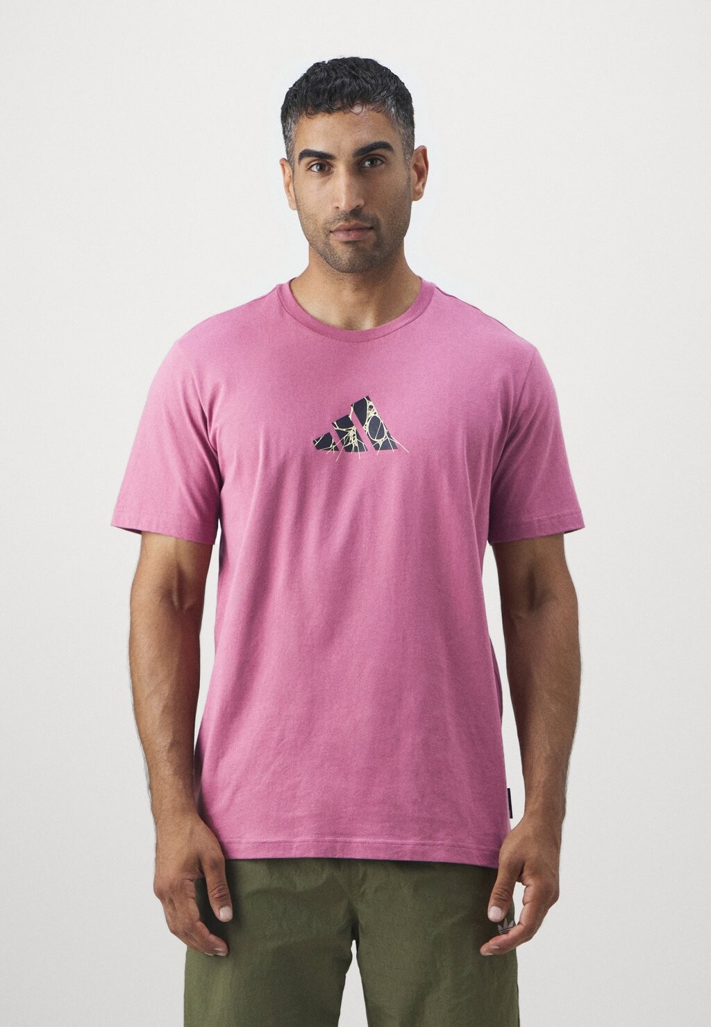 

Принт на футболке DON TEE adidas, светло-красный