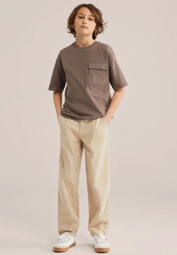 Простая футболка We Fashion, Taupe