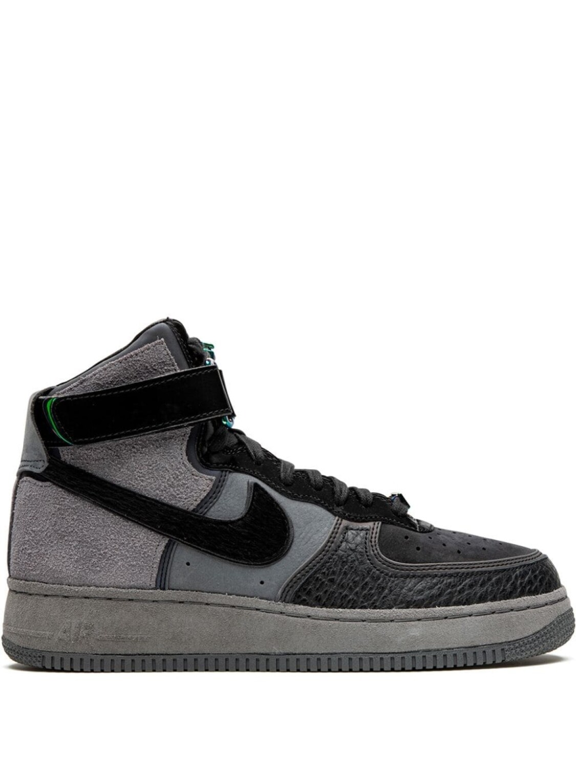 

Кроссовки Air Force 1 '07 из коллаборации с A Ma Maniére Nike, серый
