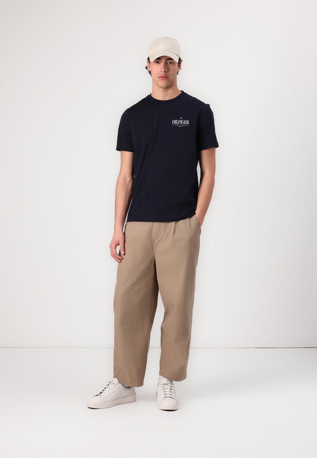 Футболка с принтом STACK TEE UNISEX Tommy Hilfiger, темно-синий — фото 3