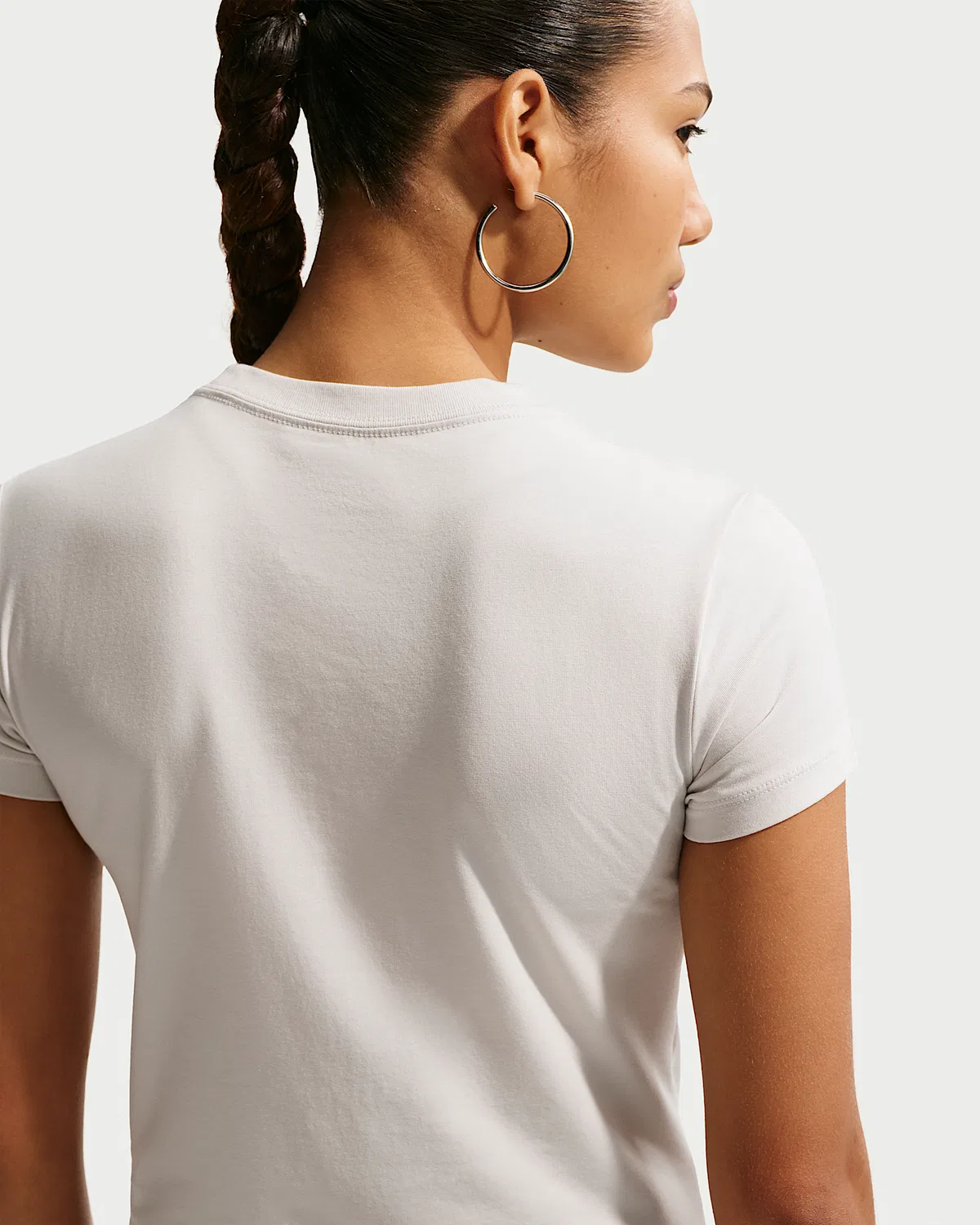 Женская укороченная футболка Nike Sportswear Chill Knit Slim Mod-Cropped, Light Bone — фото 2