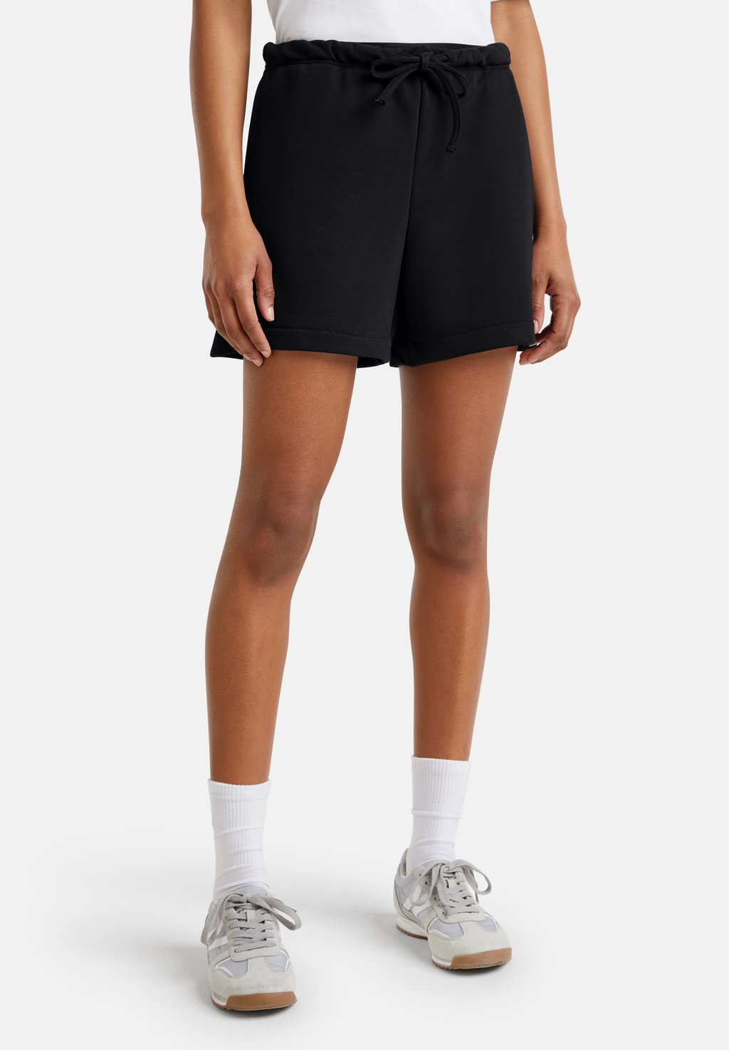 

Шорты WITH LOGOED ELASTIC United Colors of Benetton, черный