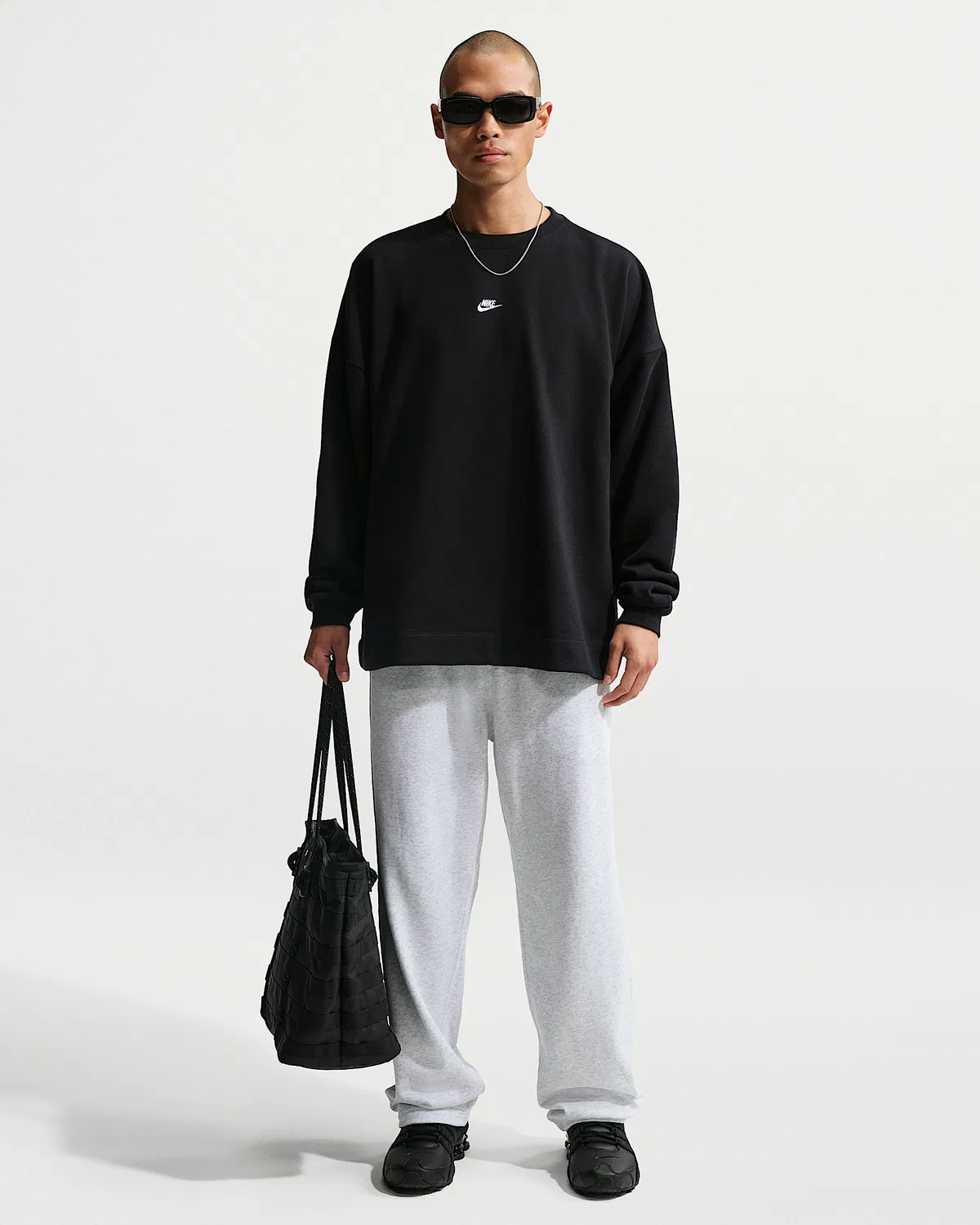 Мужская оверсайз-толстовка Nike Sportswear Club из французского футера, Black/White — фото 4