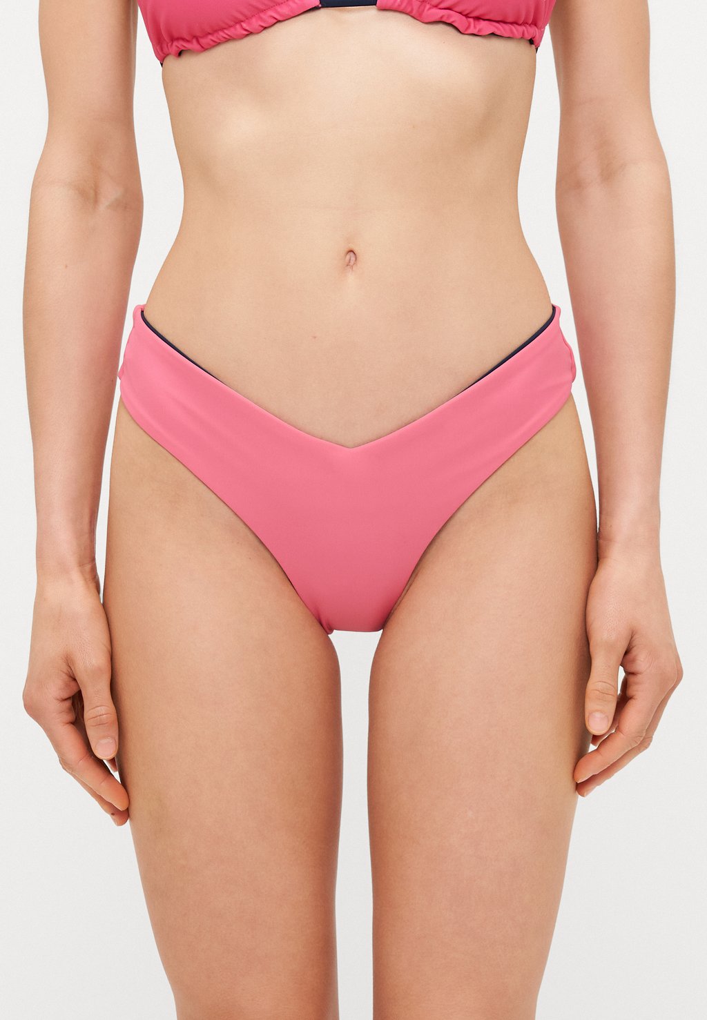 

Плавки бикини FLAT REVERSIBLE CHEEKY CHAIN Hollister Co., розовый