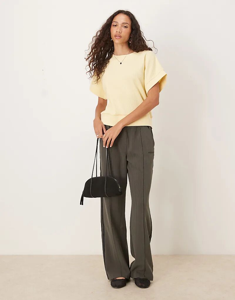 

Брюки Adidas Originals Tailored в цвете «теневая олива»