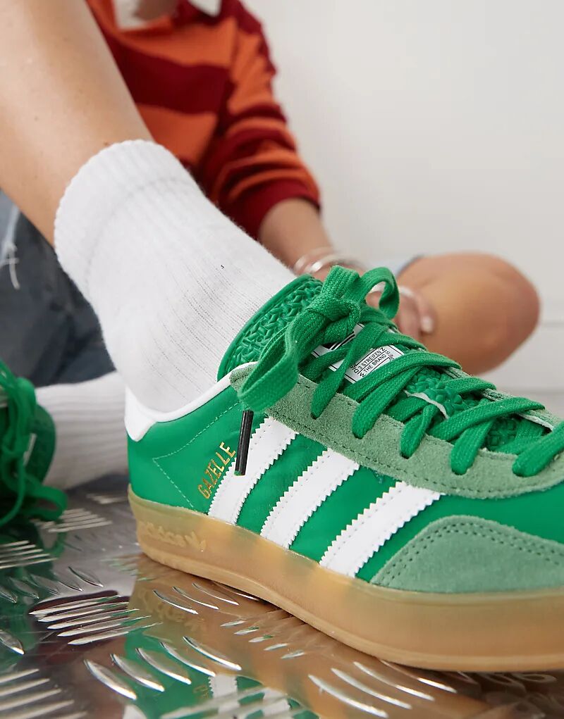 Кроссовки Adidas Originals Gazelle Indoor в зелено-белом цвете — фото 3