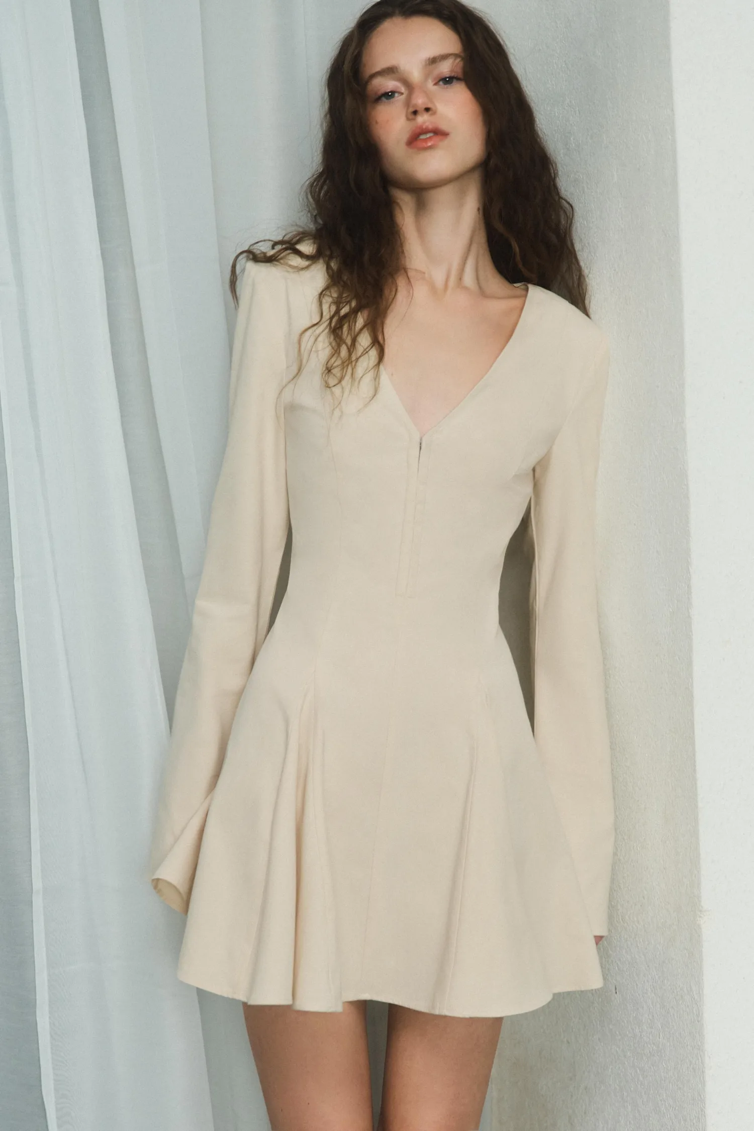 Короткое платье с юбкой с волнами Zara, песочный