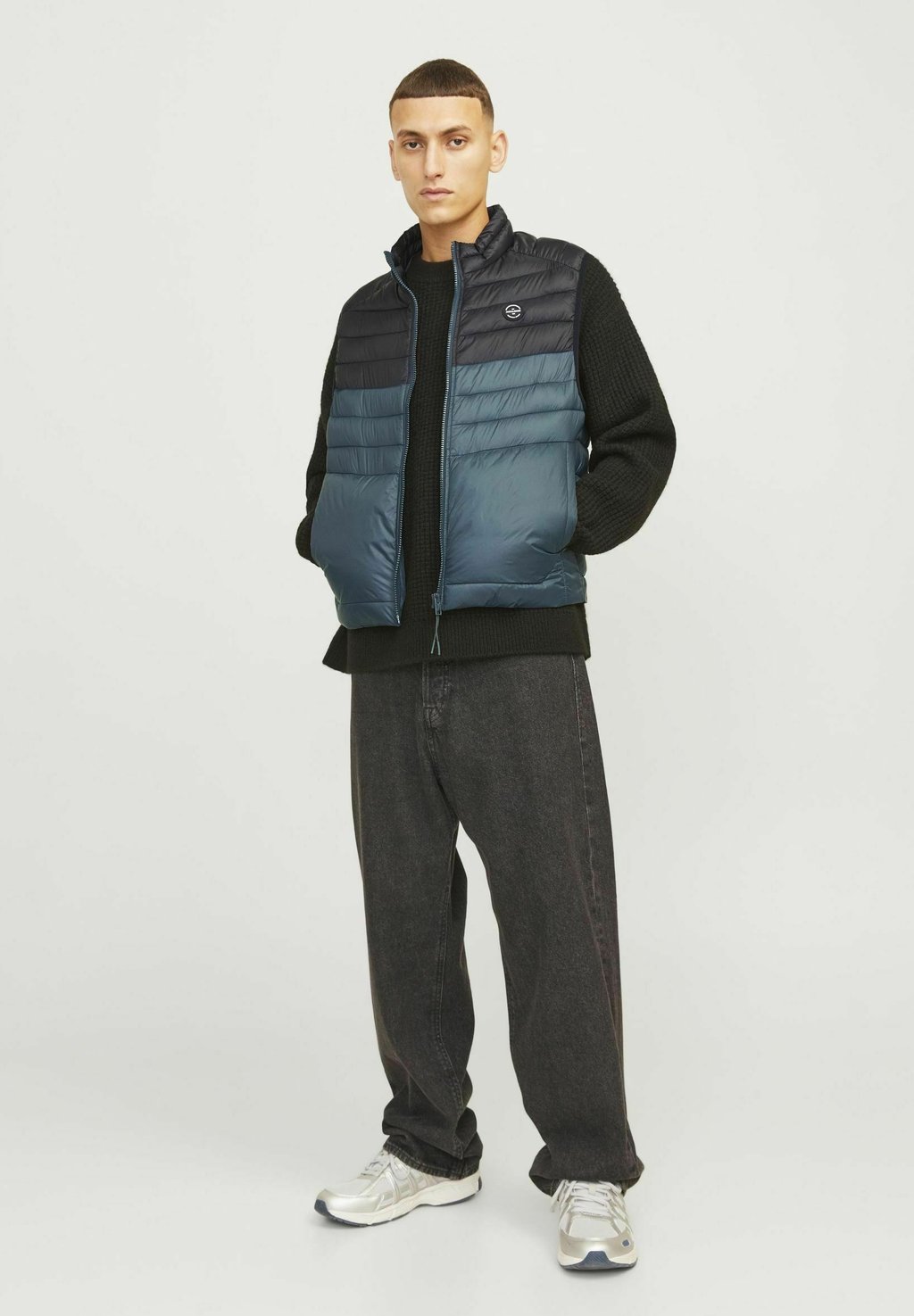 

Жилет Jack & Jones, темно-зеленый