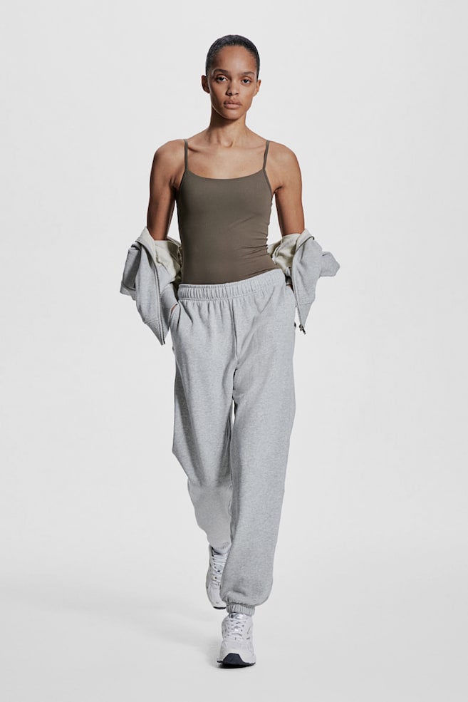 

Спортивные штаны для бега с технологией DryMove H&M, серый