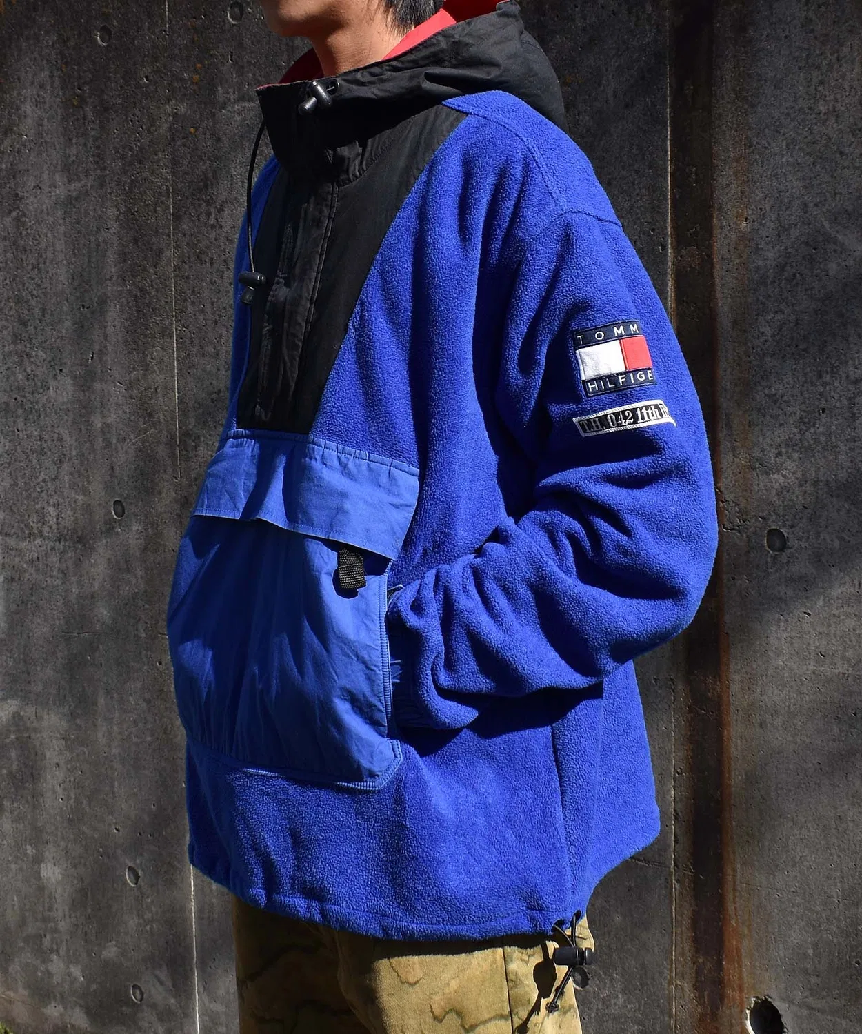 Винтажная флисовая куртка-анорак Tommy Hilfiger, сине-черная, размер M — фото 2