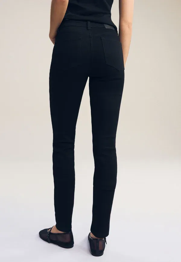 Джинсы стандартные супермягкие slim fit Next, черный — фото 4