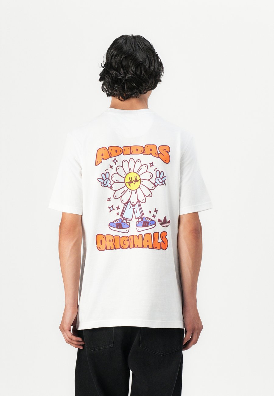 

Футболка Adidas Originals SMILEY DAISY UNISEX, White, Белый, Футболка Adidas Originals SMILEY DAISY UNISEX, White