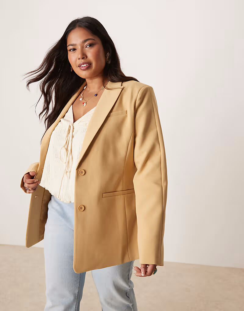 

ASOS DESIGN Curve блейзер с формованным поясом на бедрах карамельного цвета