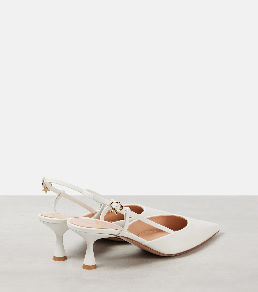 Бежевые кожаные туфли-лодочки Bridal Ascent 55 на ремешке Gianvito Rossi, белый — фото 2