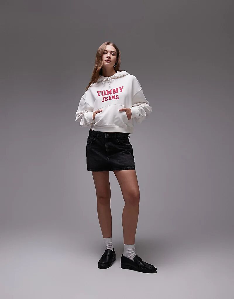 

Толстовка Tommy Jeans свободного кроя с логотипом университета в кремово-белом и красном цветах