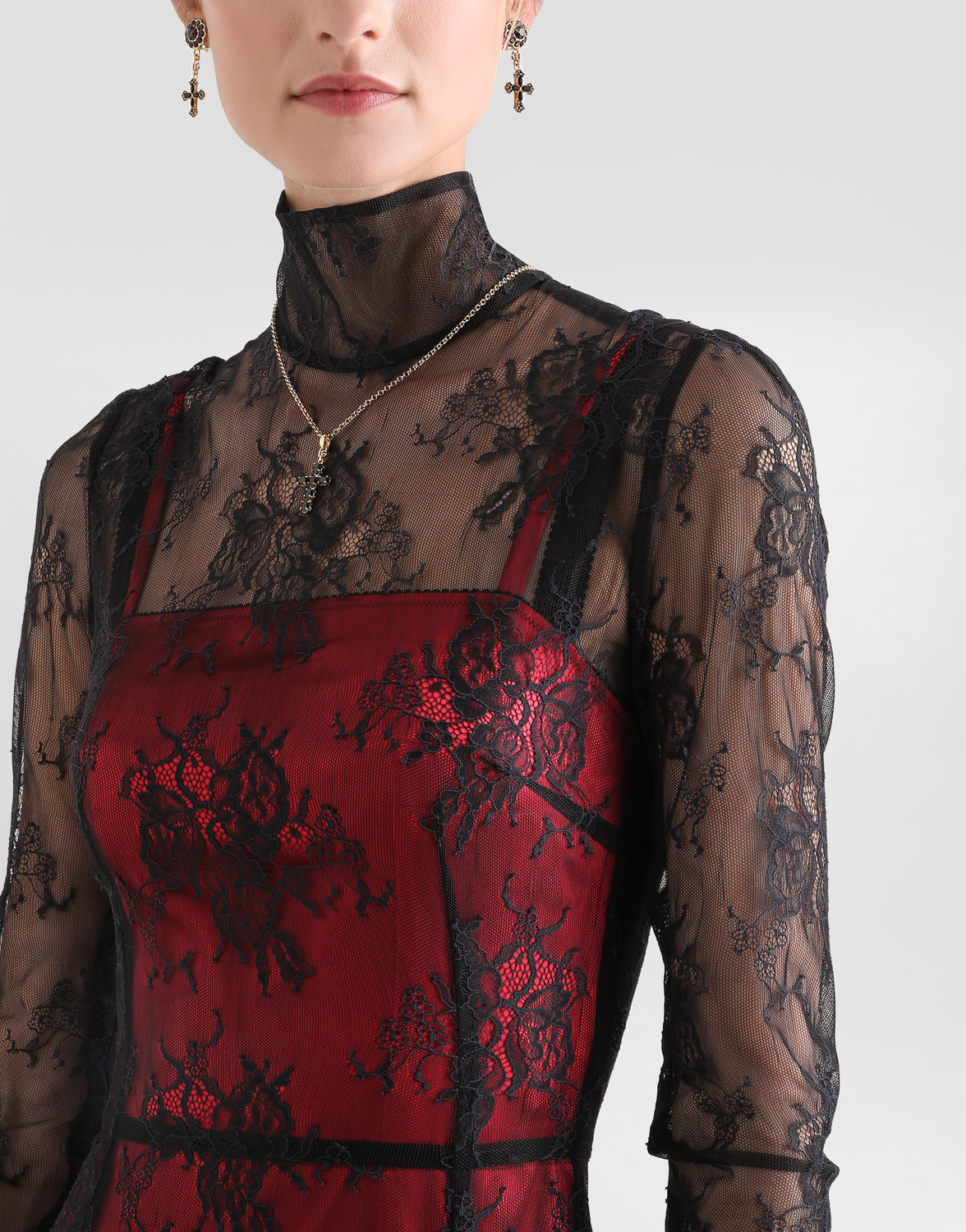 Кружевное платье миди с высоким воротником и контрастной подкладкой Dolce & Gabbana, черный — фото 4