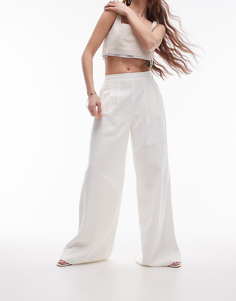 

Topshop Premium – Брюки плиссе с очень широкими штанинами цвета экрю