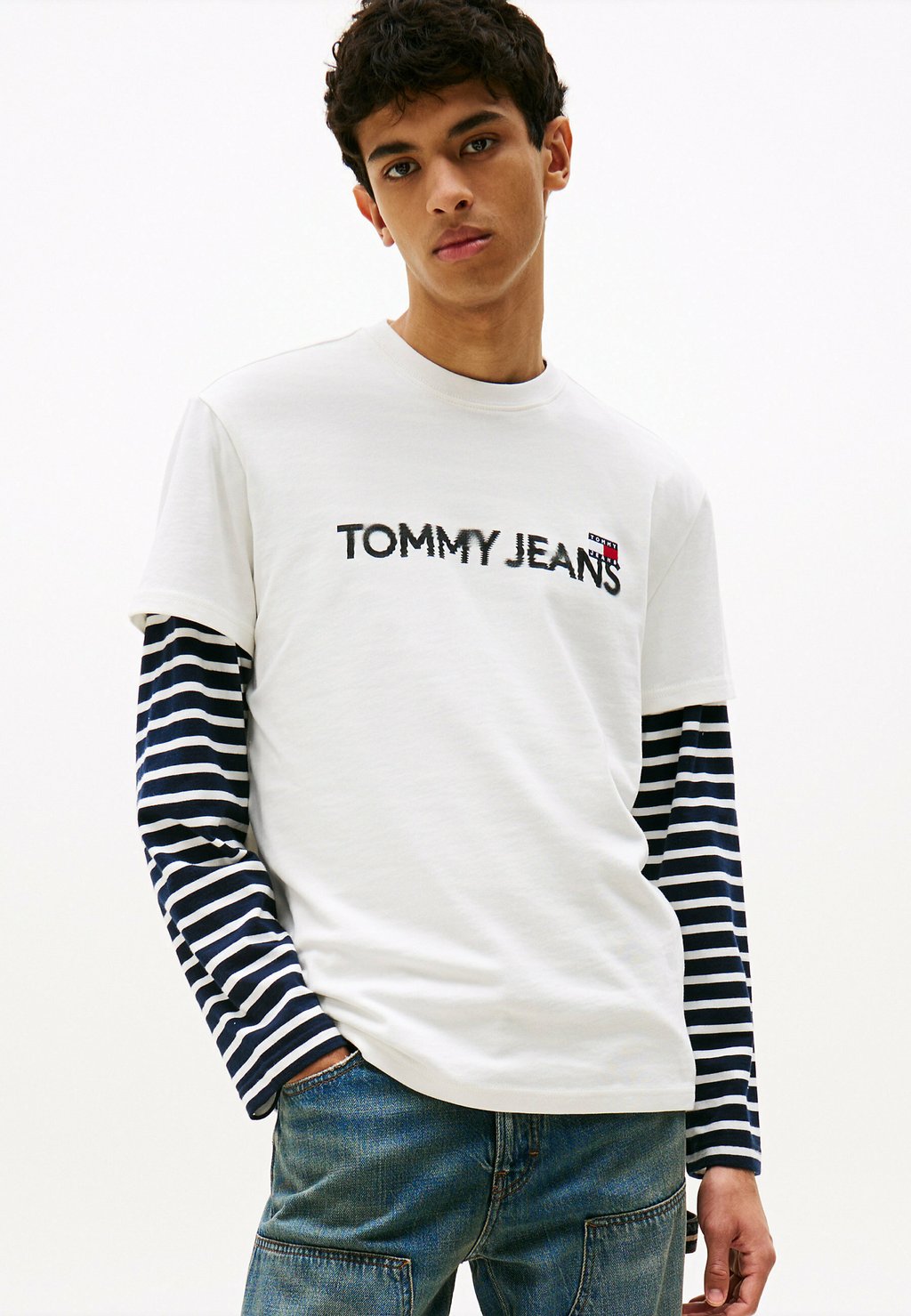 

Футболка с принтом BADGE CREW NECK Tommy Jeans, белый